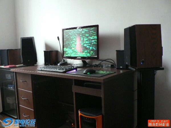 10463616o1pb1a166azamh.jpg