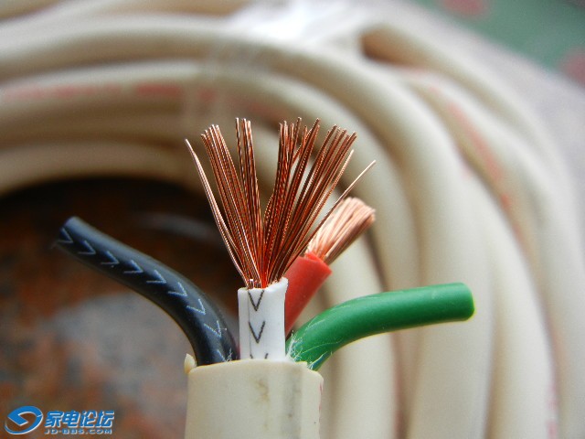 Ƭ 2906.jpg