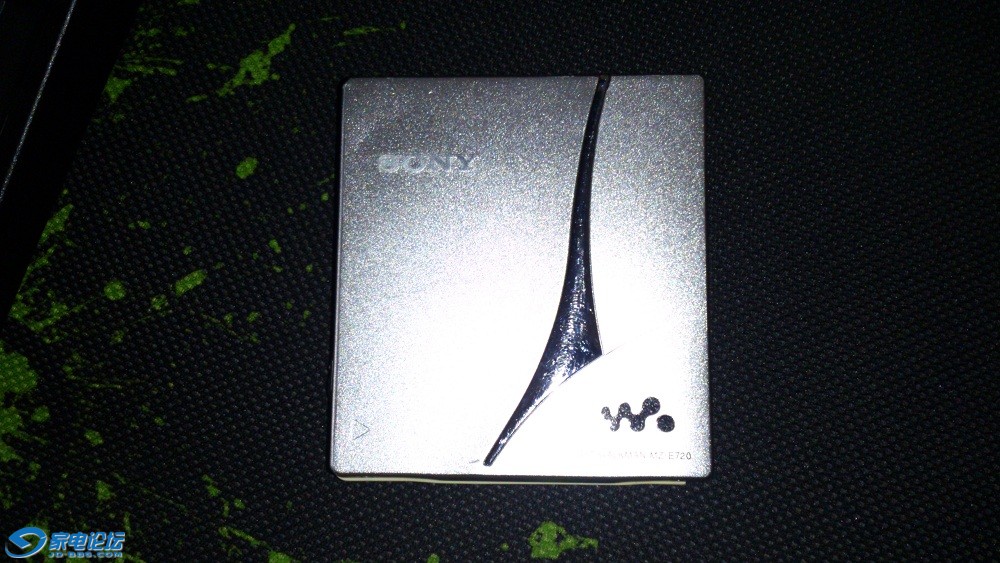 sony_e720s_01.jpg