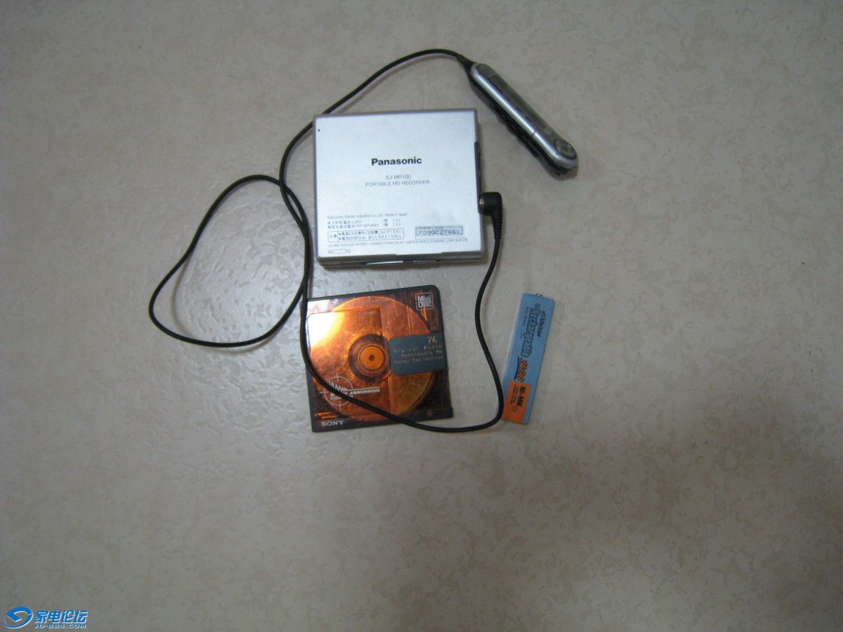 MR100-b.jpg