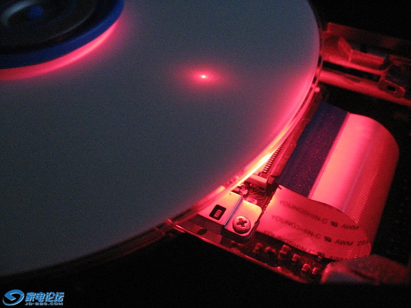 800px-Dvd-burning-cutaway2.jpg