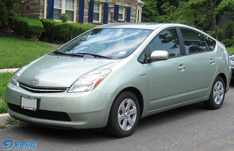 800px-2nd_Toyota_Prius.jpg