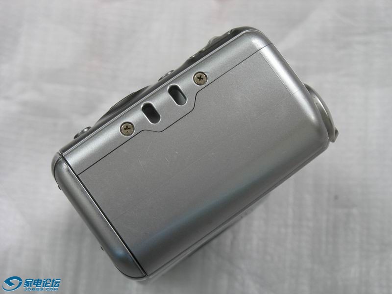 佳能720 is:digic3芯片 800万像素 6倍光学防抖 面部识别 1cm超微距