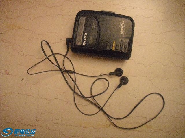 WALKMAN-Sony-modello-WM-FX-20131109122908.jpg