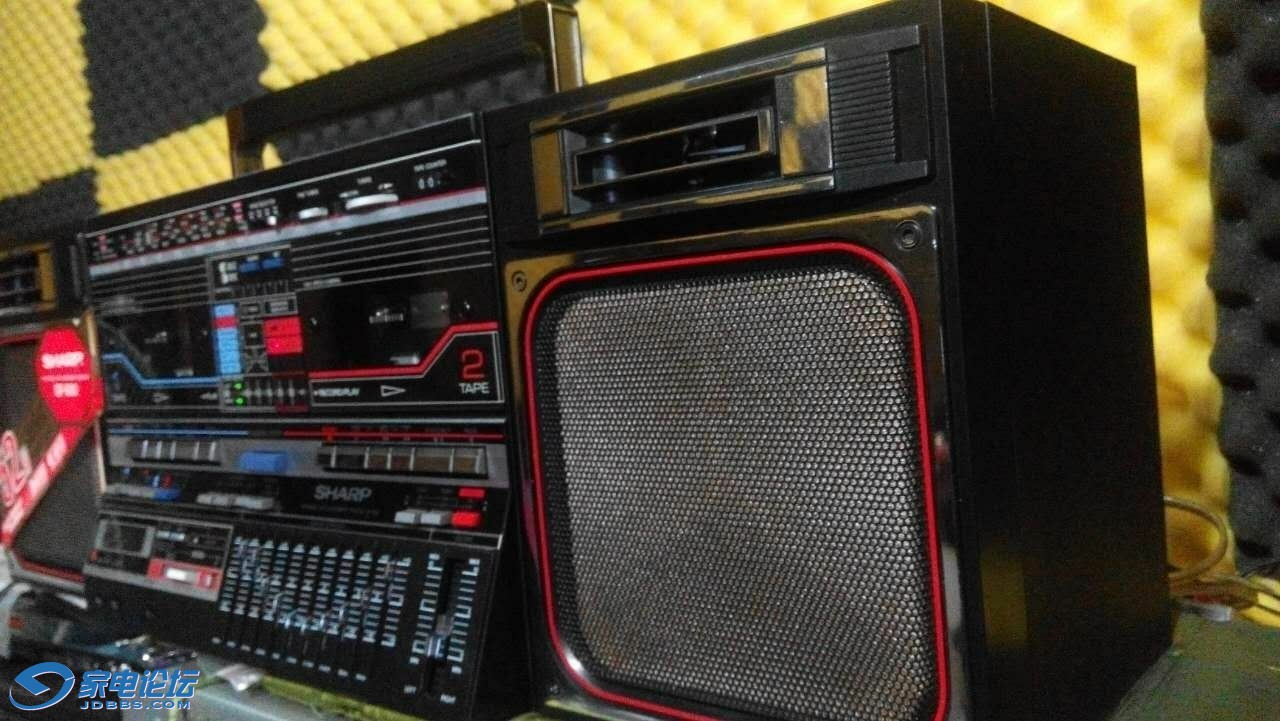 出一台难得成色的夏普gf575收录机