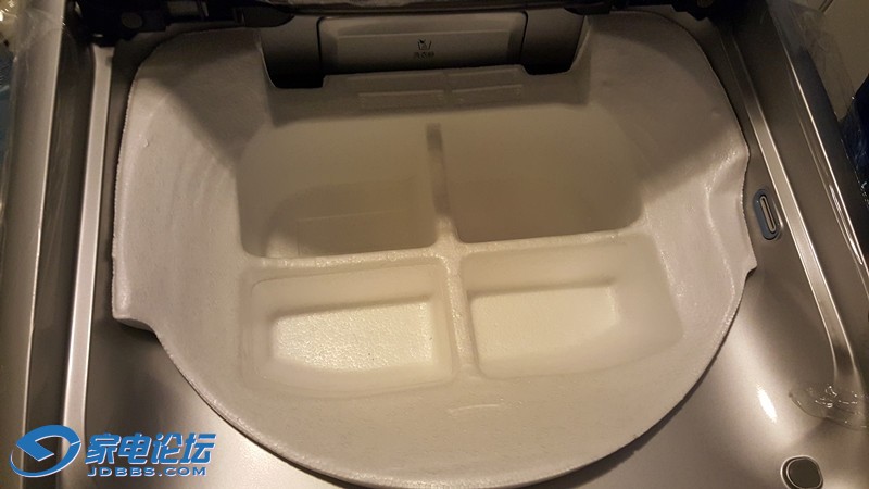 ��ϴ�غͻ�ϴͰ֮���ð�ɫ������ĭ����