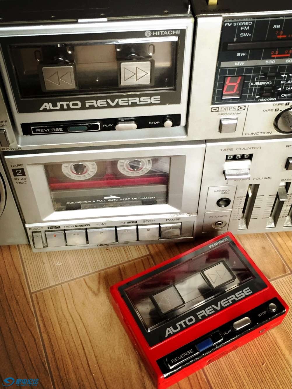 器材欣赏之日立另类双卡收录机!