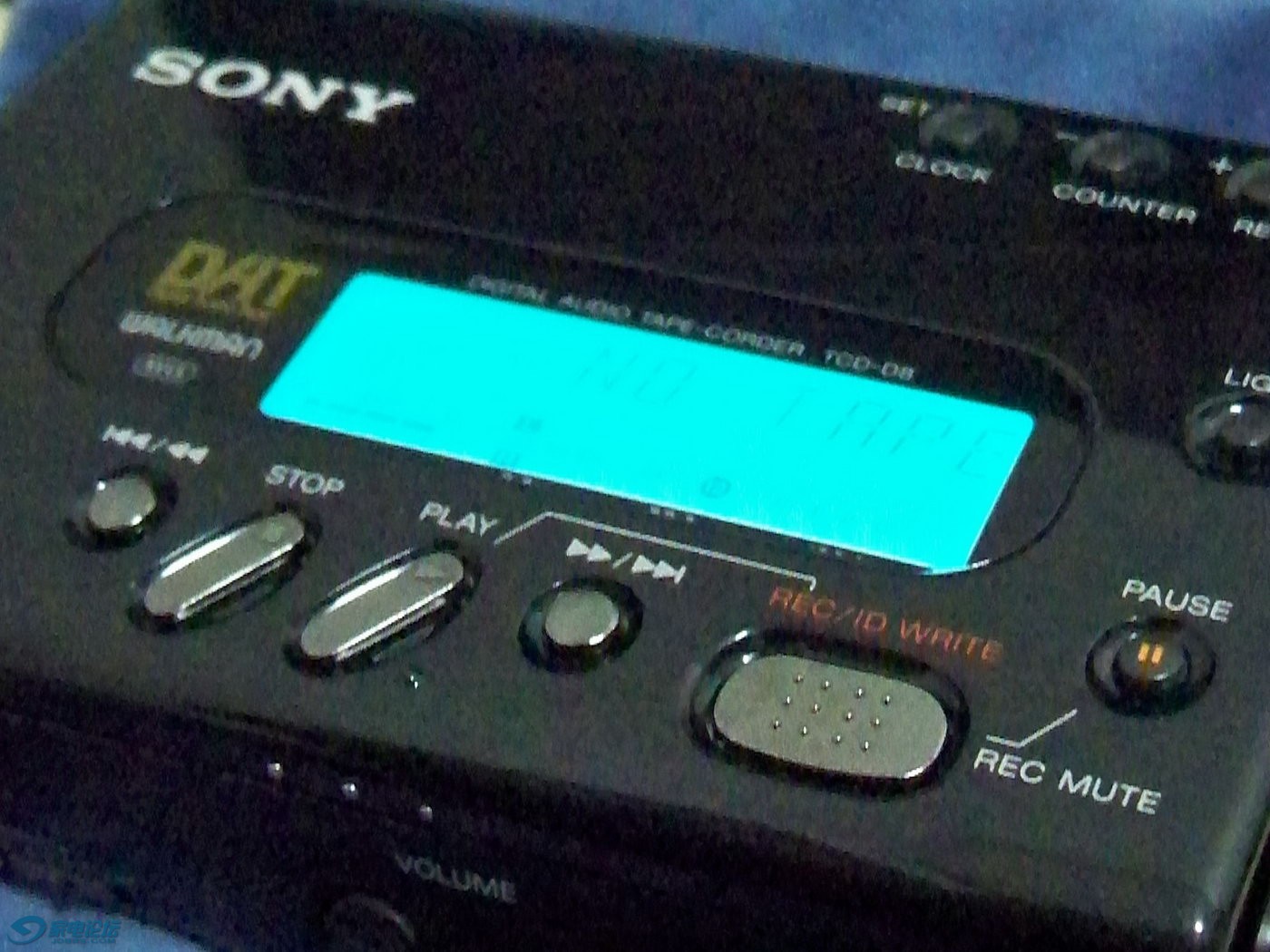 SONY TCD-D8 DAT.jpg