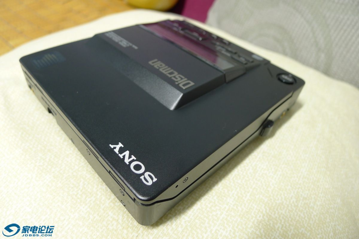 sony d-z555-4.jpg