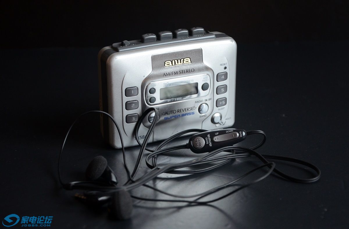 TX586 with earphone.JPG