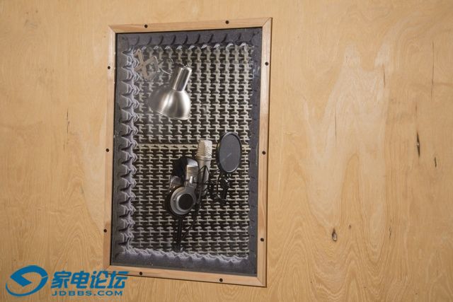 photodune-4362203-microphone-in-acoustic-booth-02-s.jpg