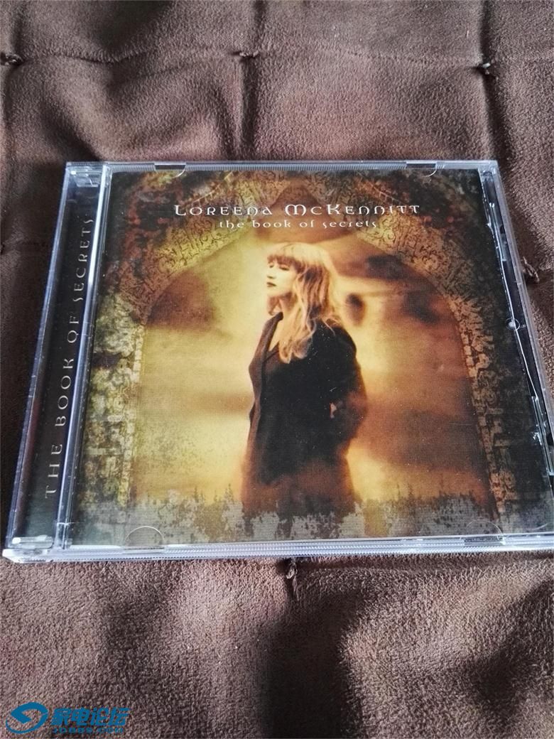 594 Ů QR LOREENA MCKENNITT- the book of secrets 1.jpg