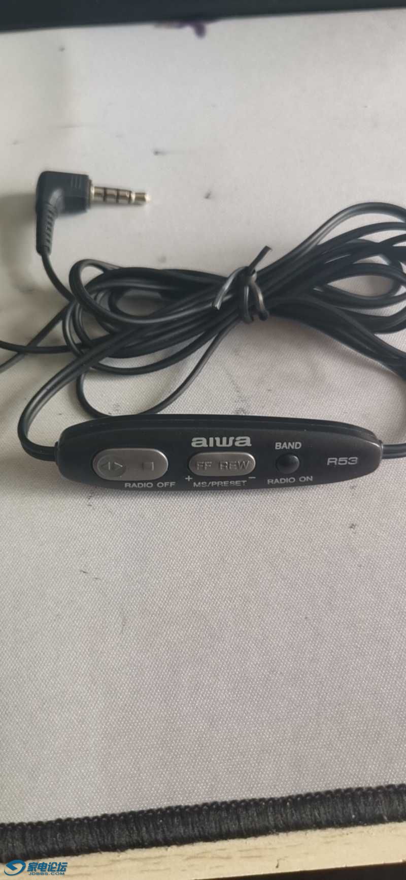 出两条爱华金小孔v141耳机