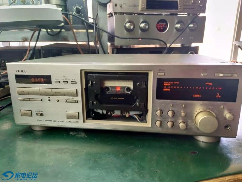 TEAC  V-7010