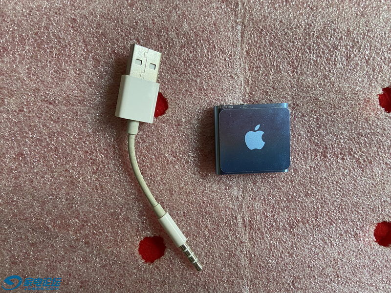 ipod shuffie4 2G MP3 02_������С.JPG