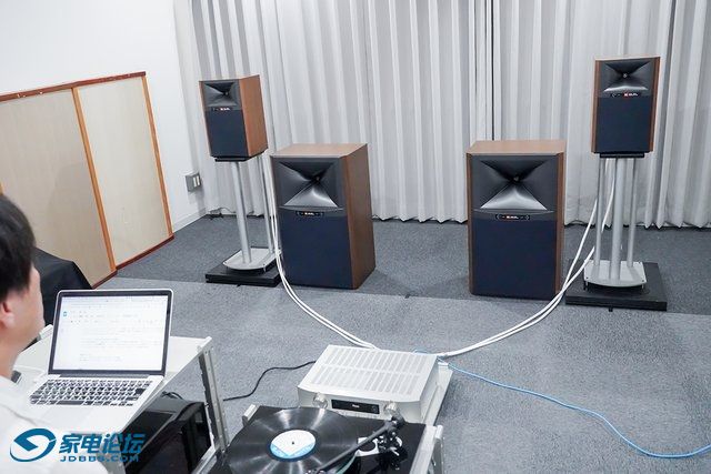 jbl000.jpg