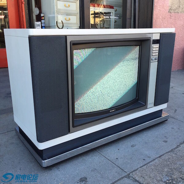 1985 White Lacquered Sony TV Cabinet.jpg