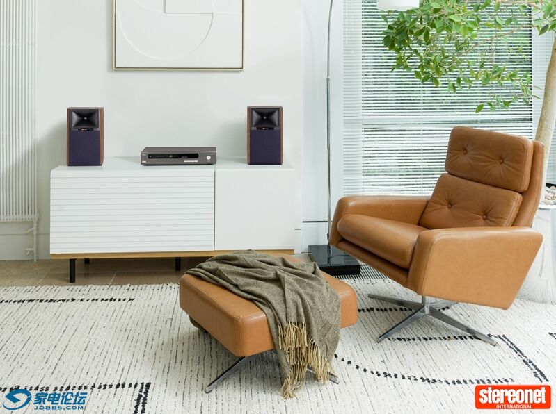 lifestyle-jbl4305p_walnut-cds50__large_full.jpg