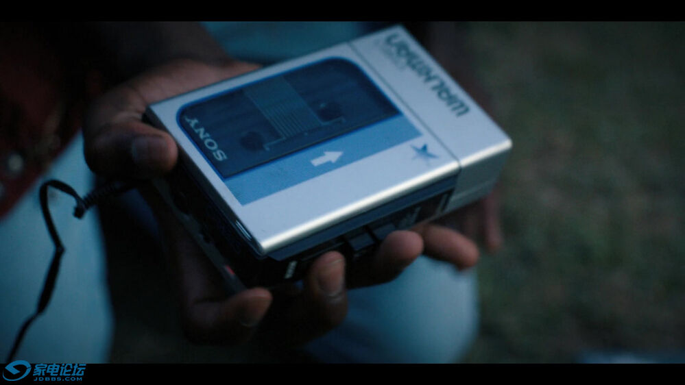 Sony-Walkman-Cassette-Player-in-Stranger-Things-S04E04-Chapter-Four-Dear-Billy-2.jpeg
