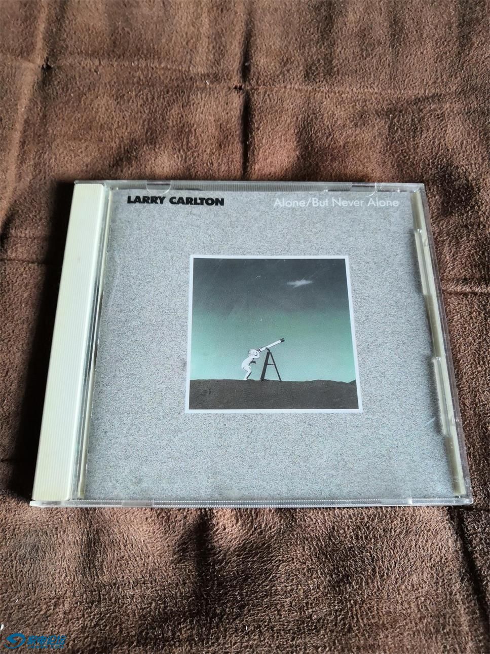 2589�ϰ�JAZZ���MCA  LARRY CARLTON- ALONEBUT NEVER ALONE ��Զ�� ��JVC���Ǳ�11�װ� (1).jpg