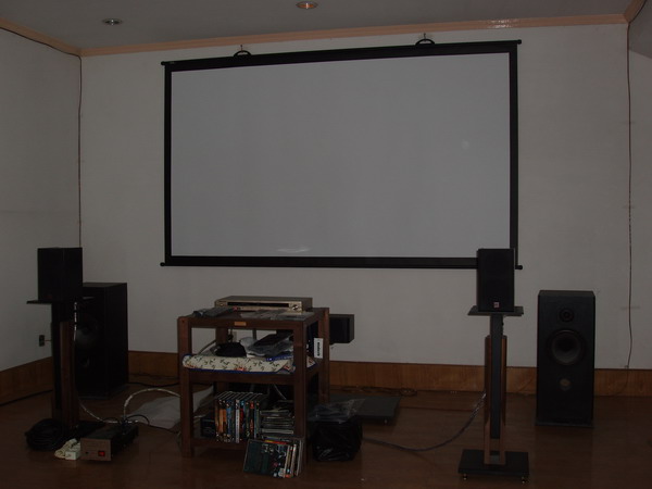PB300122-1.jpg