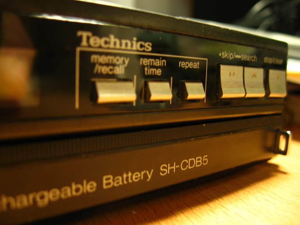 Ƭ 1121968s.jpg