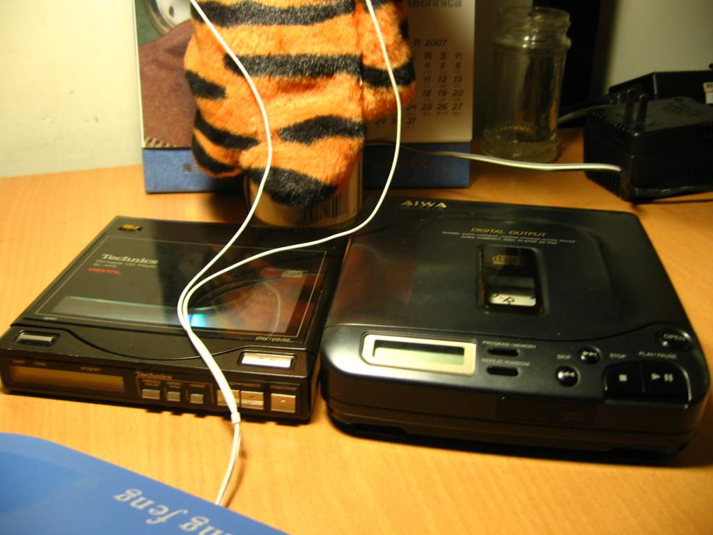 Ƭ 1121995s.jpg