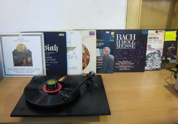 �ҵ�LP�ڽ���Ƭ����ϵͳ���ڲ��ţ����ڲ��ŵ��Ǻ�¶��������ǡ�LP�ڽ���Ƭ��