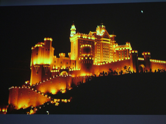 ����������˼���Ƭ��������Ǹ�ͼ���Ͽɶ��ǰ����ĵ��ð�ǽ