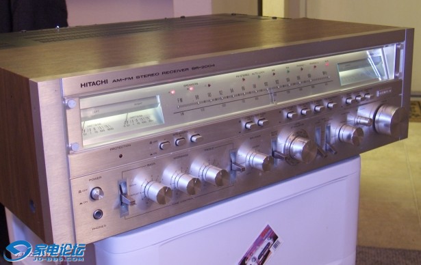 Hitachi_SR-2004_ext1.jpg