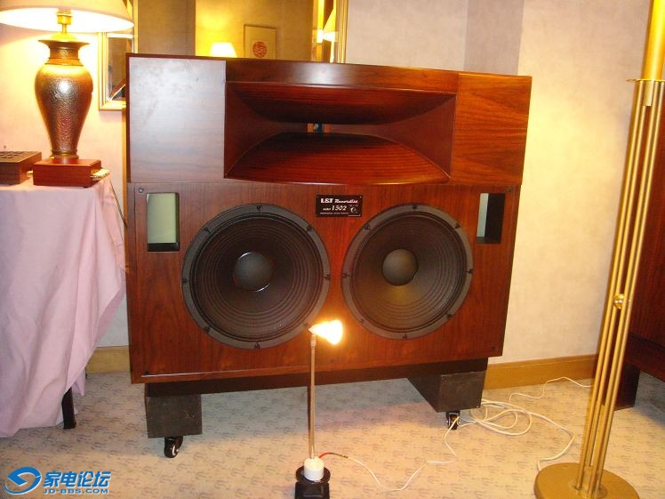 ���ϴ����Ʒ����ô����������Աߣ�ȴ��һ��С�Ŀ�����һ������������