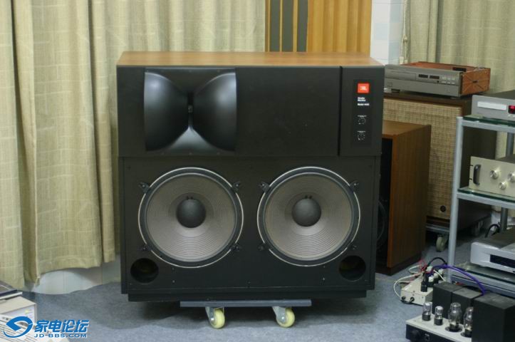 4435